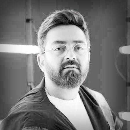 هویار وقتی میخندی چه جنگی پا میگیره تو دلم