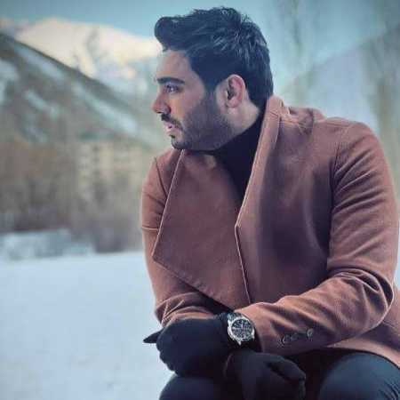سینا درخشنده این خیابونا هنوز بعد تو بوی عطرتو میده دورت بگردم